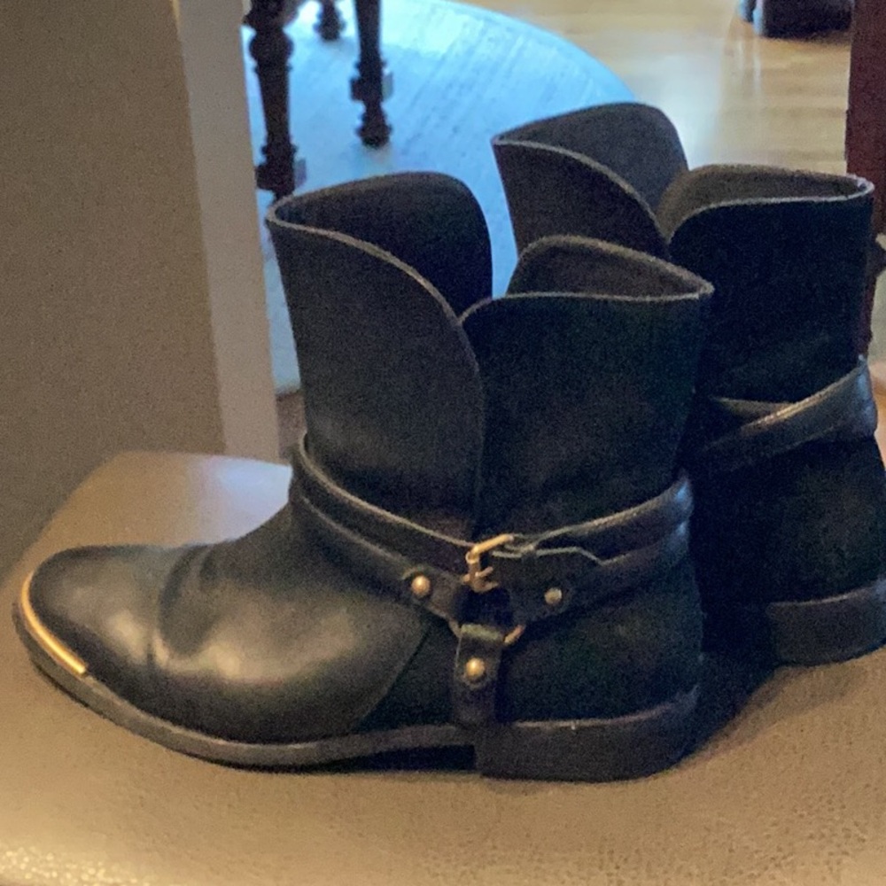 UGG Kelby Ankle Boots